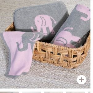 Elephant love
Pink/Grey
